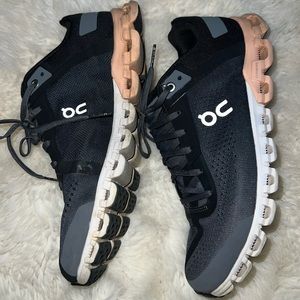 Women’s OnCloud tennis shoes